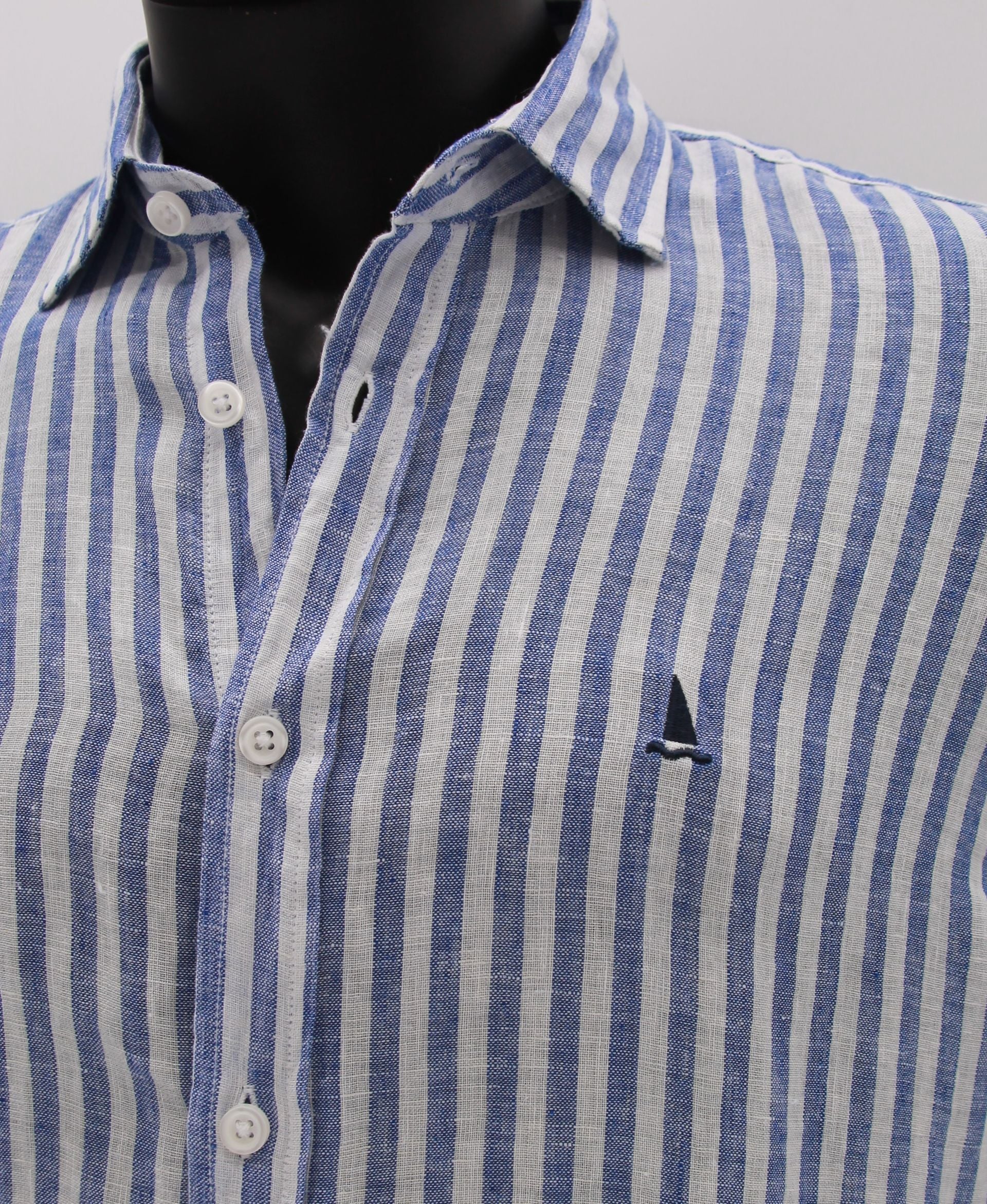 CAMISA LINO CON RAYAS ANCHAS AZULES OSCURAS Y BLANCAS