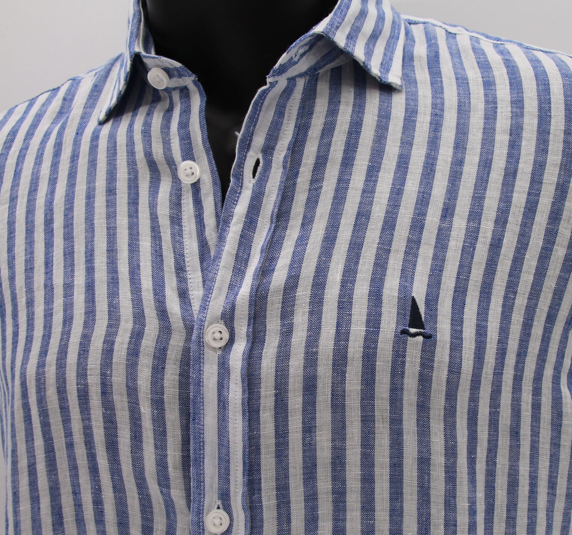 CAMISA LINO CON RAYAS ANCHAS AZULES OSCURAS Y BLANCAS