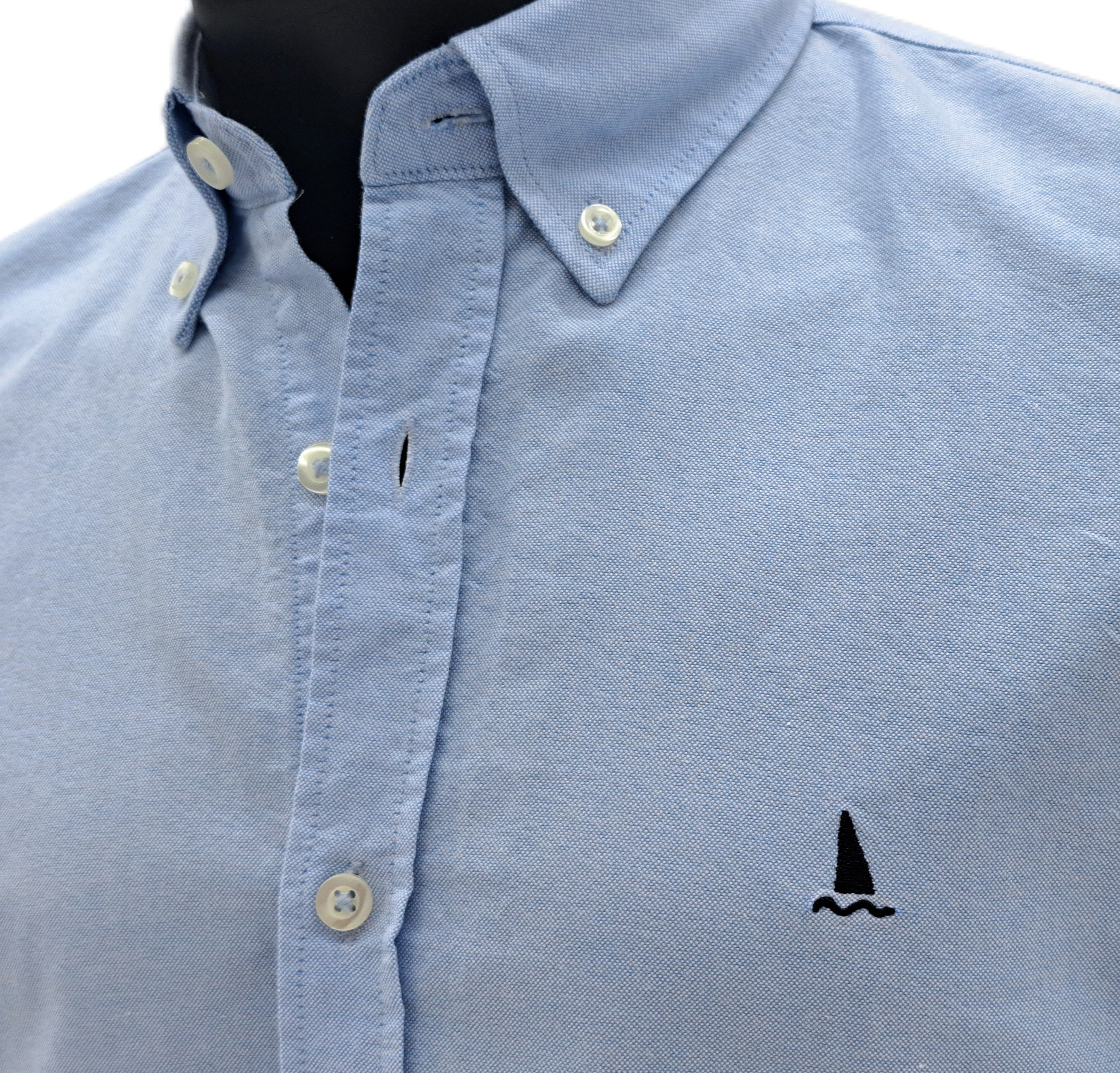 CAMISA OXFORD AZUL / BOTONES EN EL CUELLO