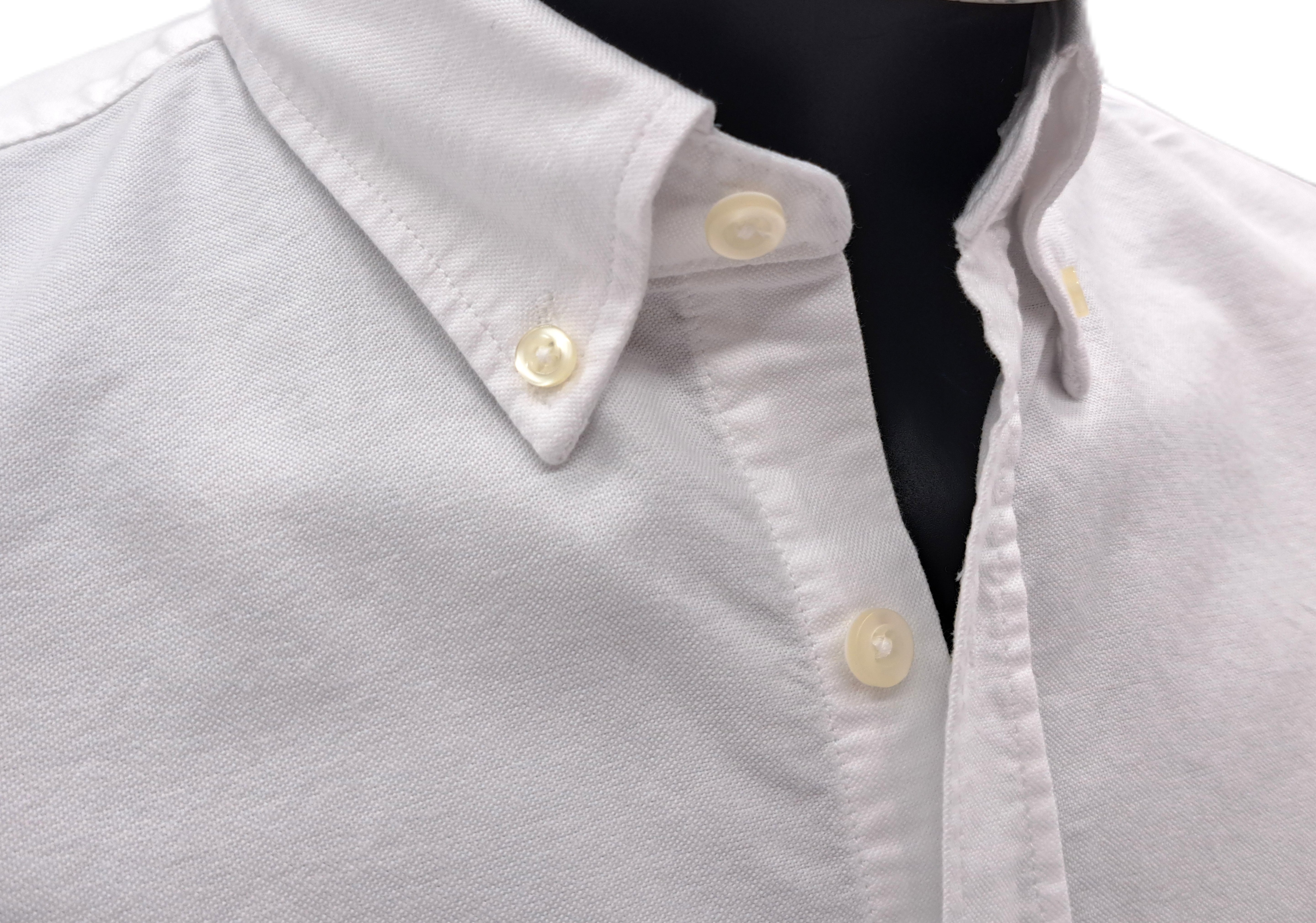 CAMISA OXFORD BLANCA / BOTONES EN EL CUELLO