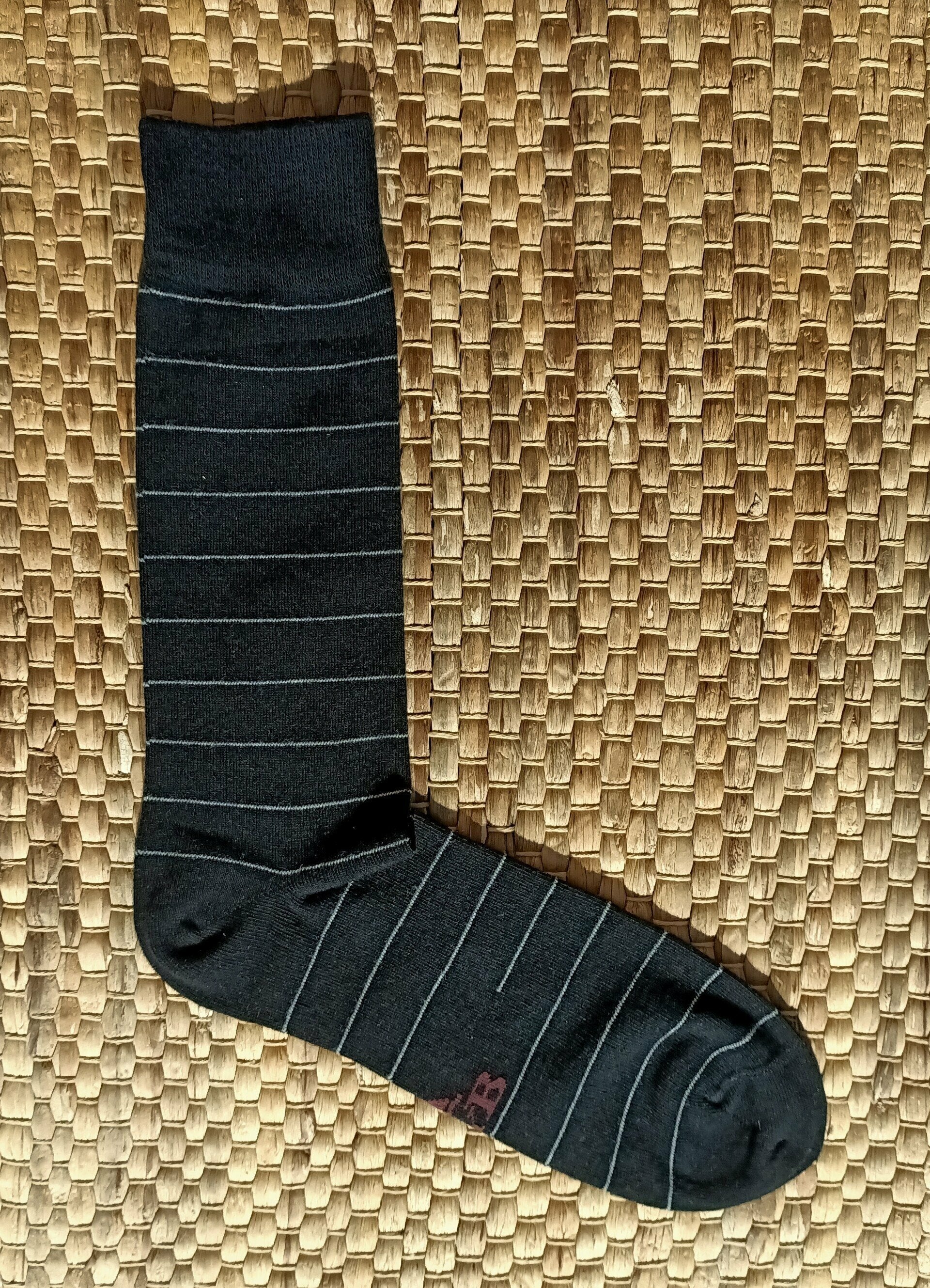 CALCETINES NEGROS RAYA FINA GRIS CLARO