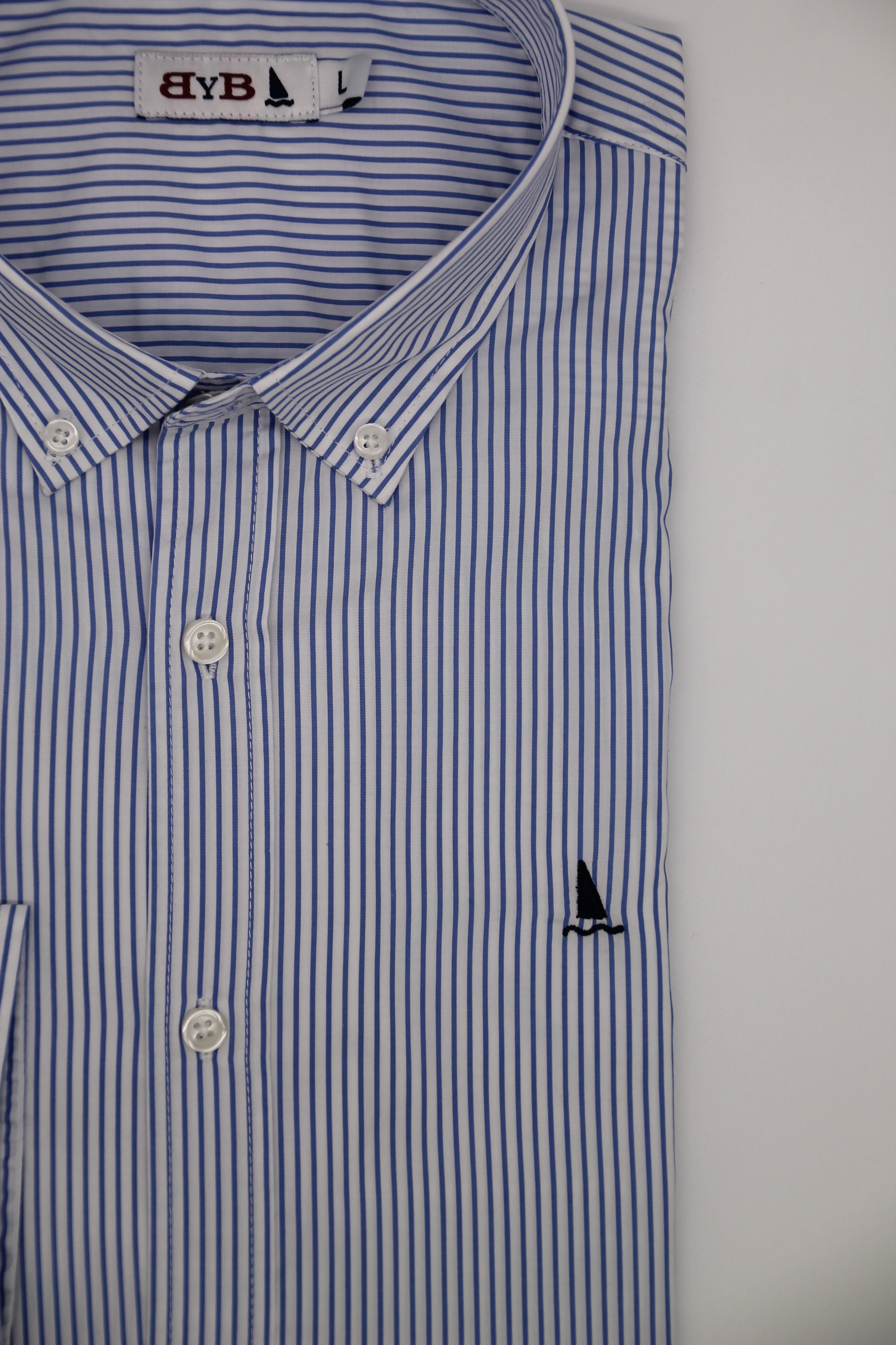 CAMISA RAYAS AZUL Y BLANCA / BOTONES EN EL CUELLO