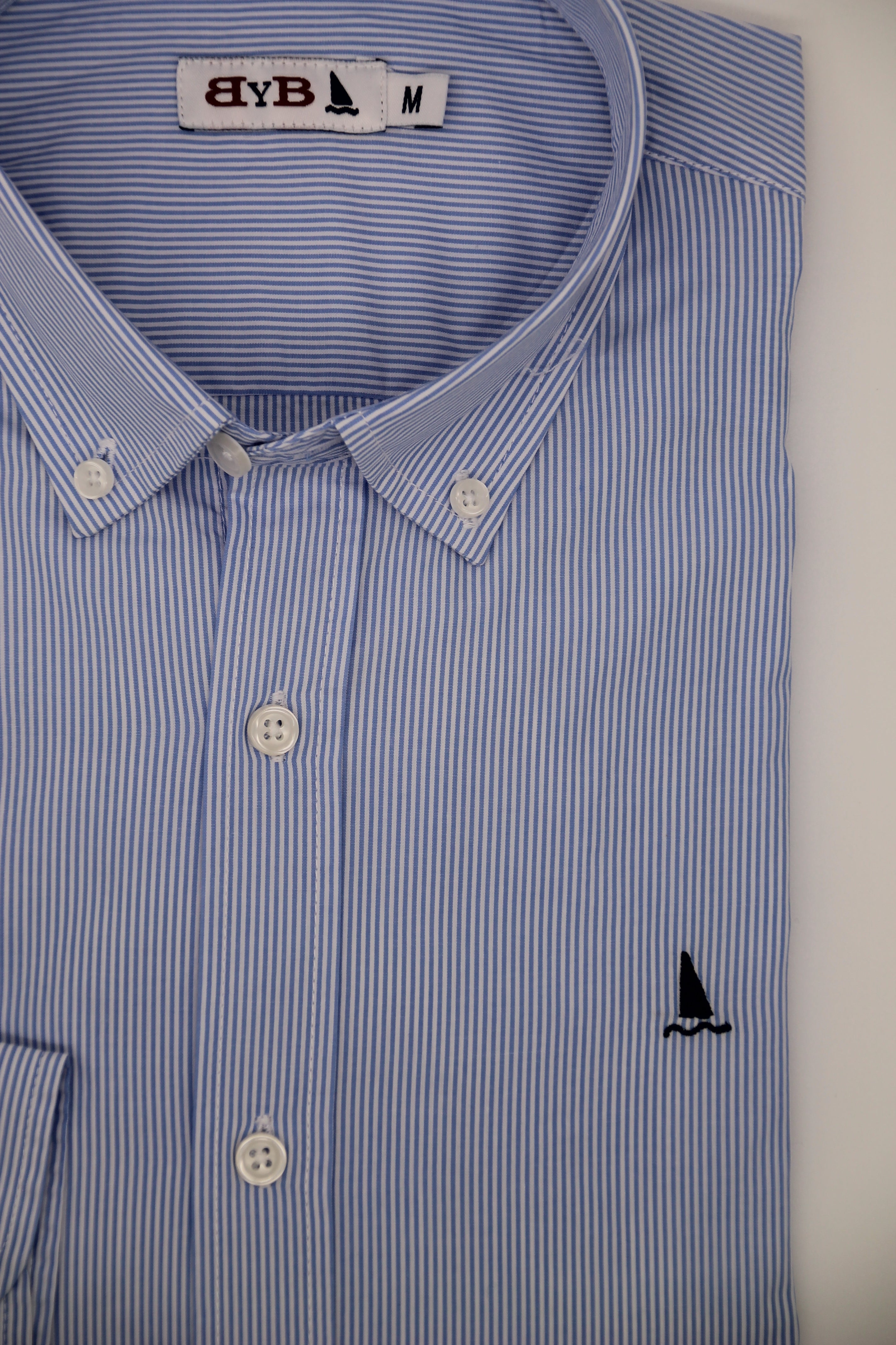 CAMISA RAYAS FINAS AZUL Y BLANCA / BOTONES EN EL CUELLO