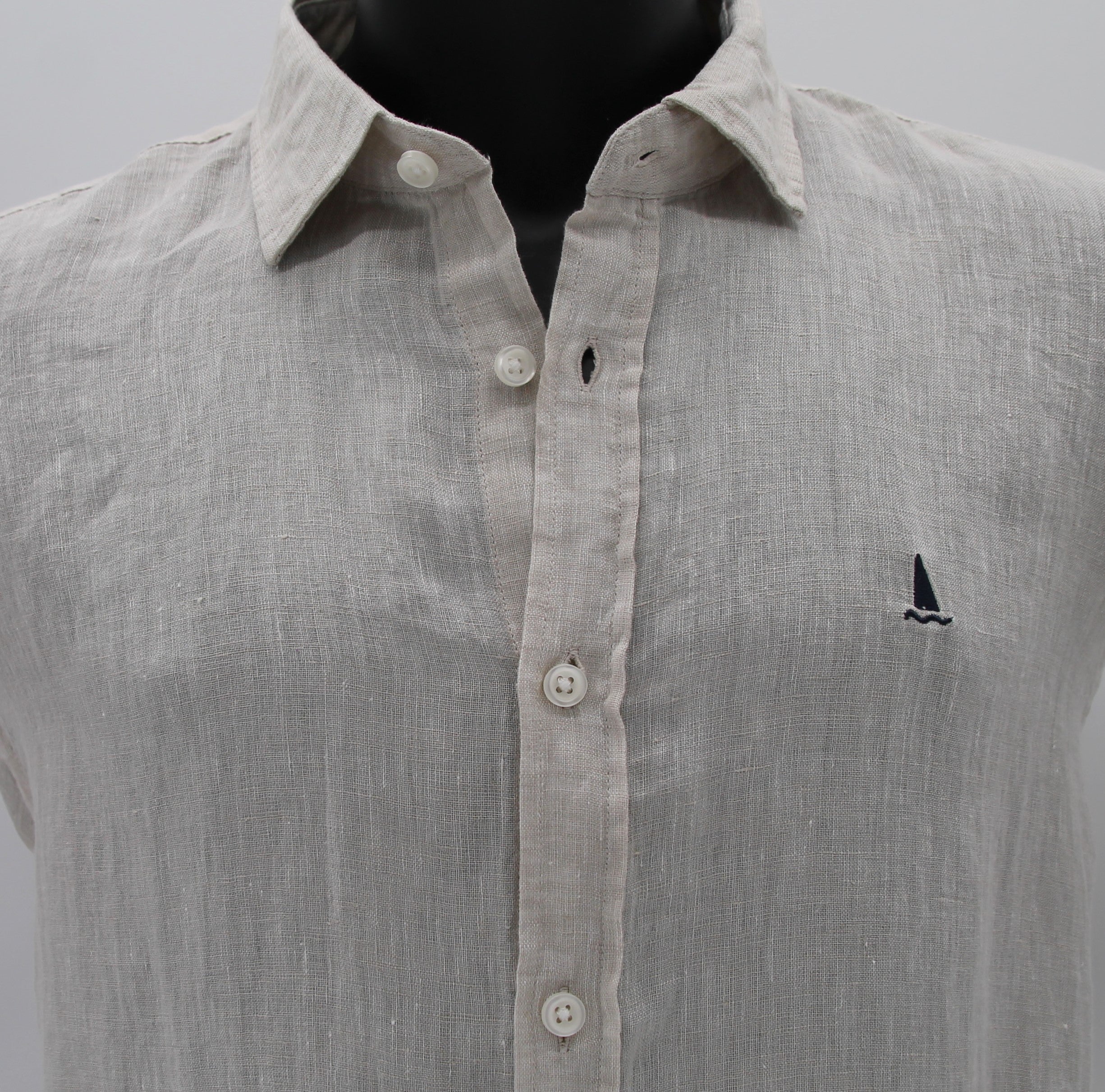 CAMISA LINO MANGA CORTA LISA DE COLOR BEIGE