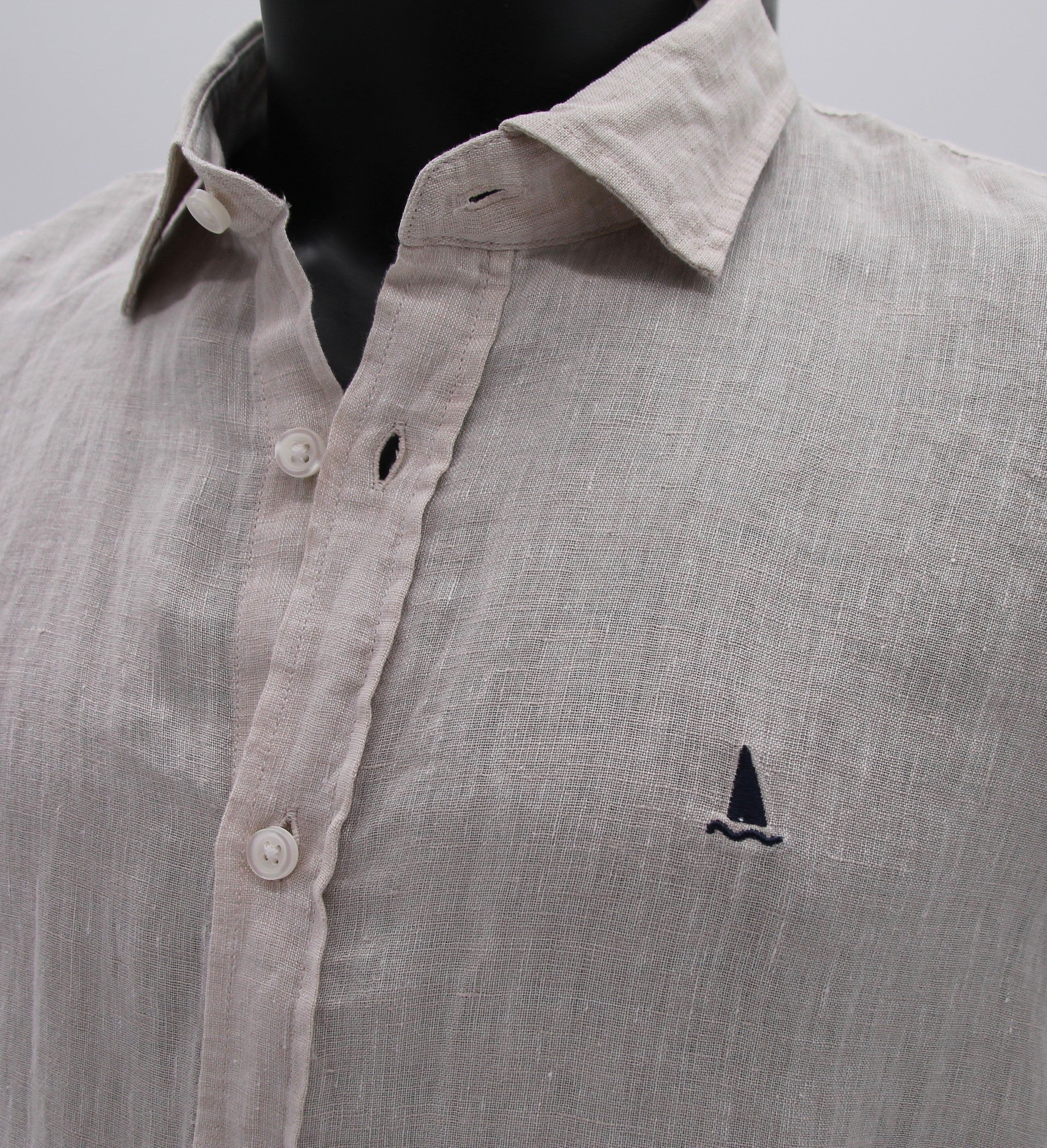 CAMISA LINO MANGA CORTA LISA DE COLOR BEIGE
