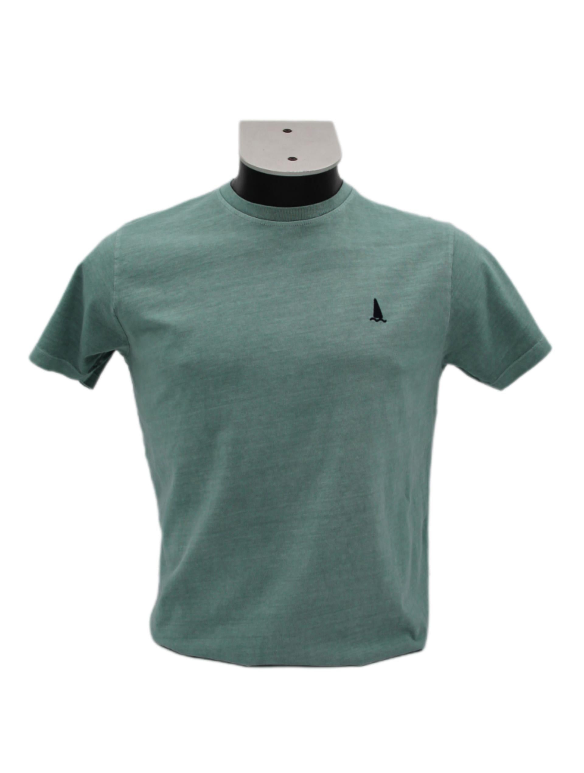 CAMISETA VERDE CLARO LOGO BORDADO