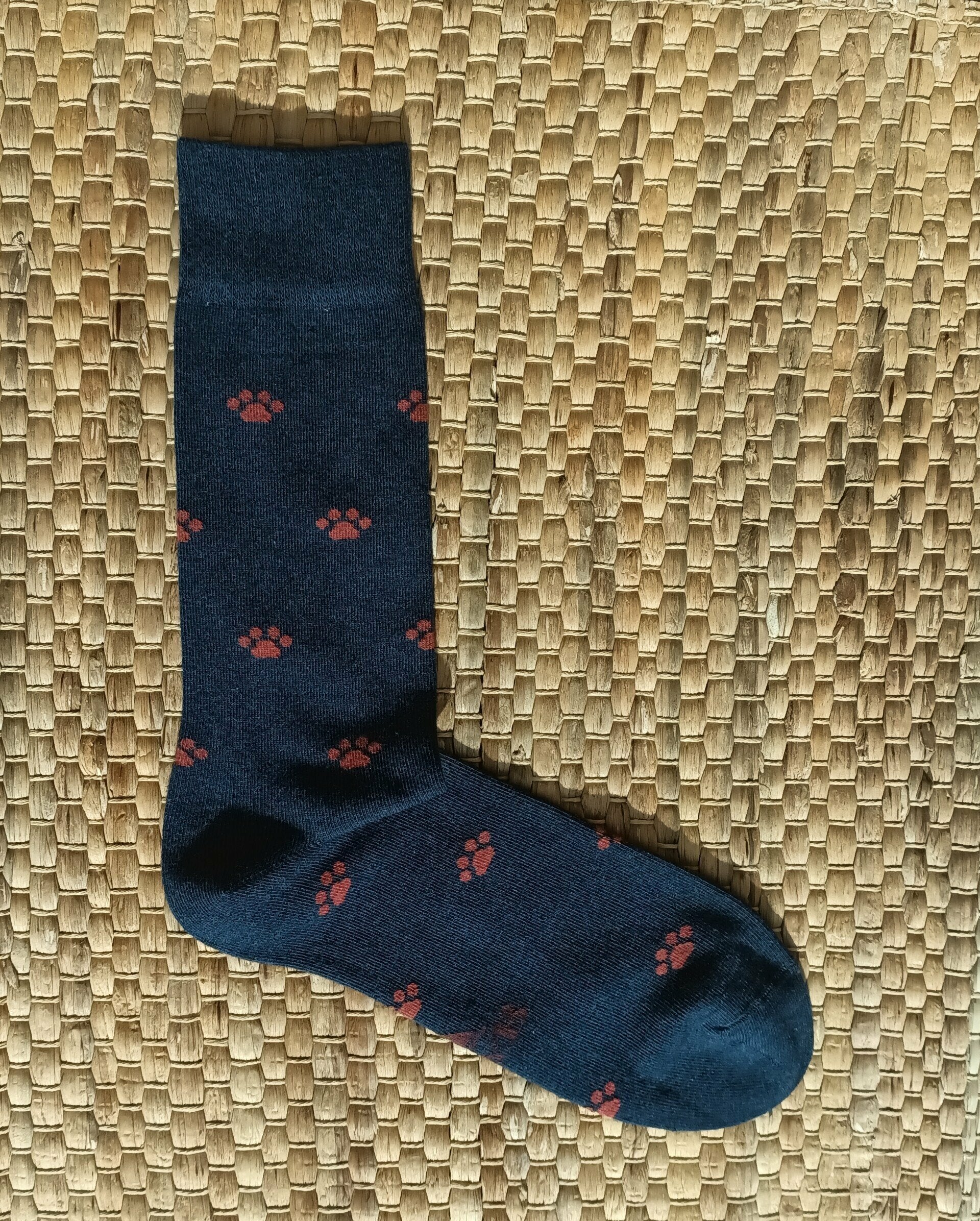 NAVY BLUE-RED FOOTPRINT SOCKS B2B