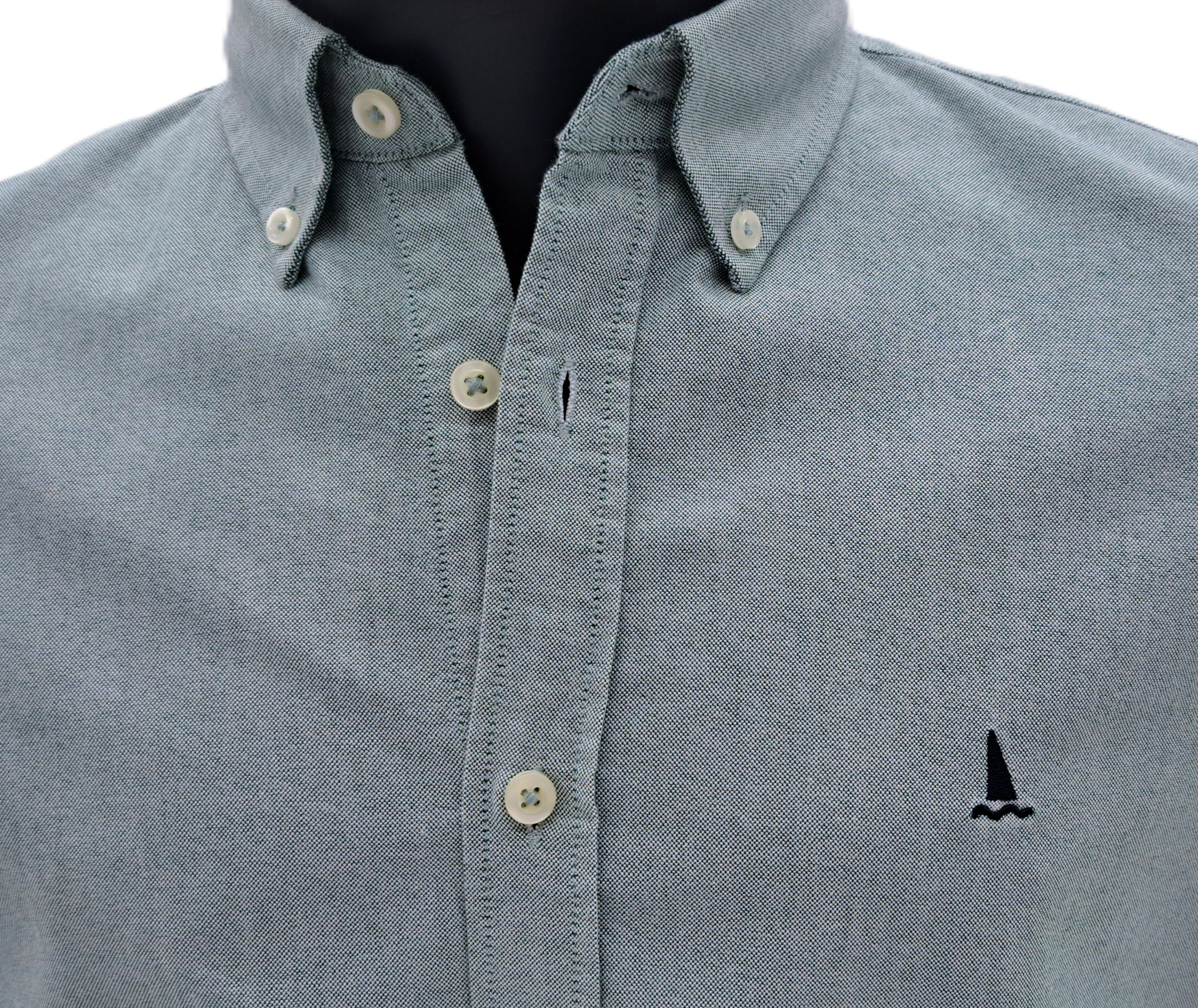 CAMISA OXFORD VERDE / BOTONES EN EL CUELLO