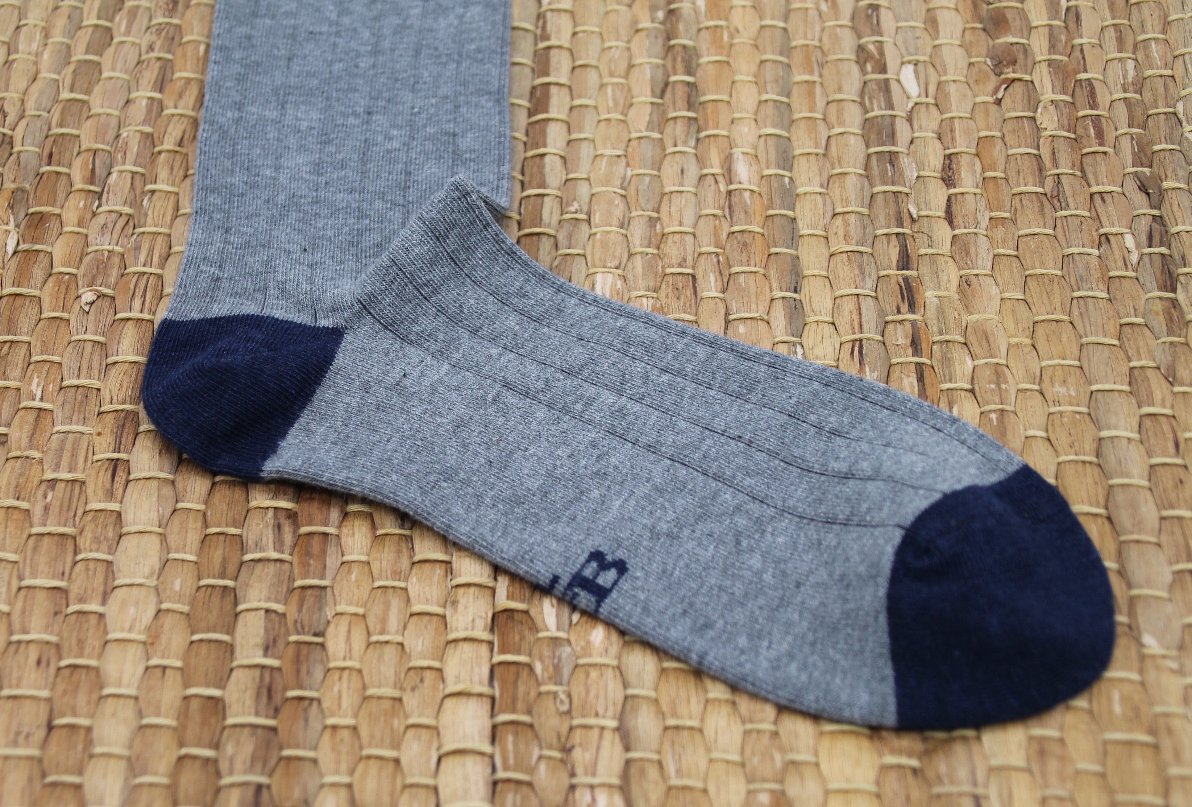 LIGHT GRAY RIBBED SOCKS - NAVY BLUE